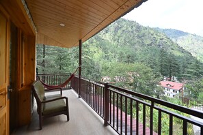 Superior Room | Balcony - The Hillside Kasol (Bhuntar)