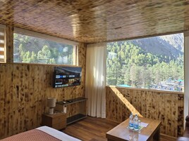 尊荣客房 | 办公桌、隔音