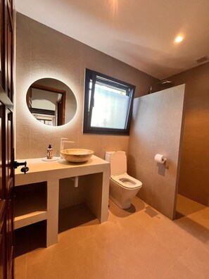 Shower, towels - Villa Vista del Paradis (Calonge)