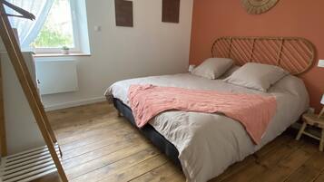 3 chambres, fer et planche Ă repasser, Wi-Fi, draps fournis