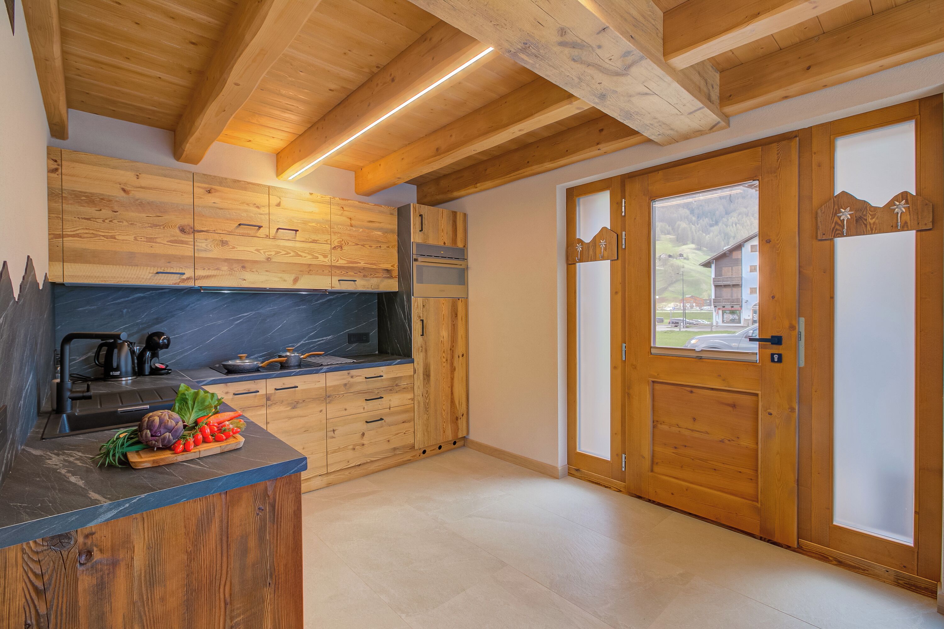 Familie appartement, meerdere slaapkamers (Casa Fiorita) | Privékeuken | Een koelkast, een microgolfoven, een oven, een kookplaat