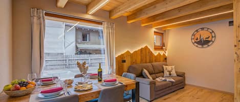 Family Apartment, 2 Bedrooms, Fireplace (Casa Fiorita) | Interior