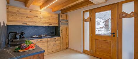 KylskÄp, mikrovÄgsugn, ugn och spishÀll