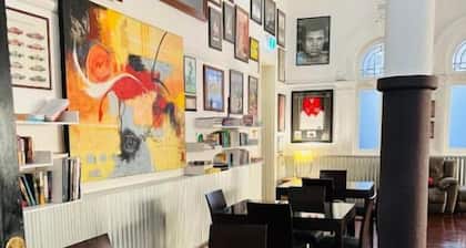 Wallaby Backpackers Hostel Perth - note - Valid passport required to check in