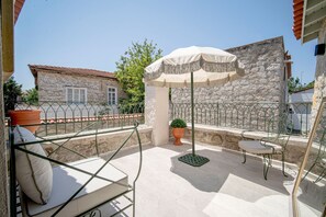 Deluxe-Zimmer, Blick auf den Innenhof | Terrasse/Patio