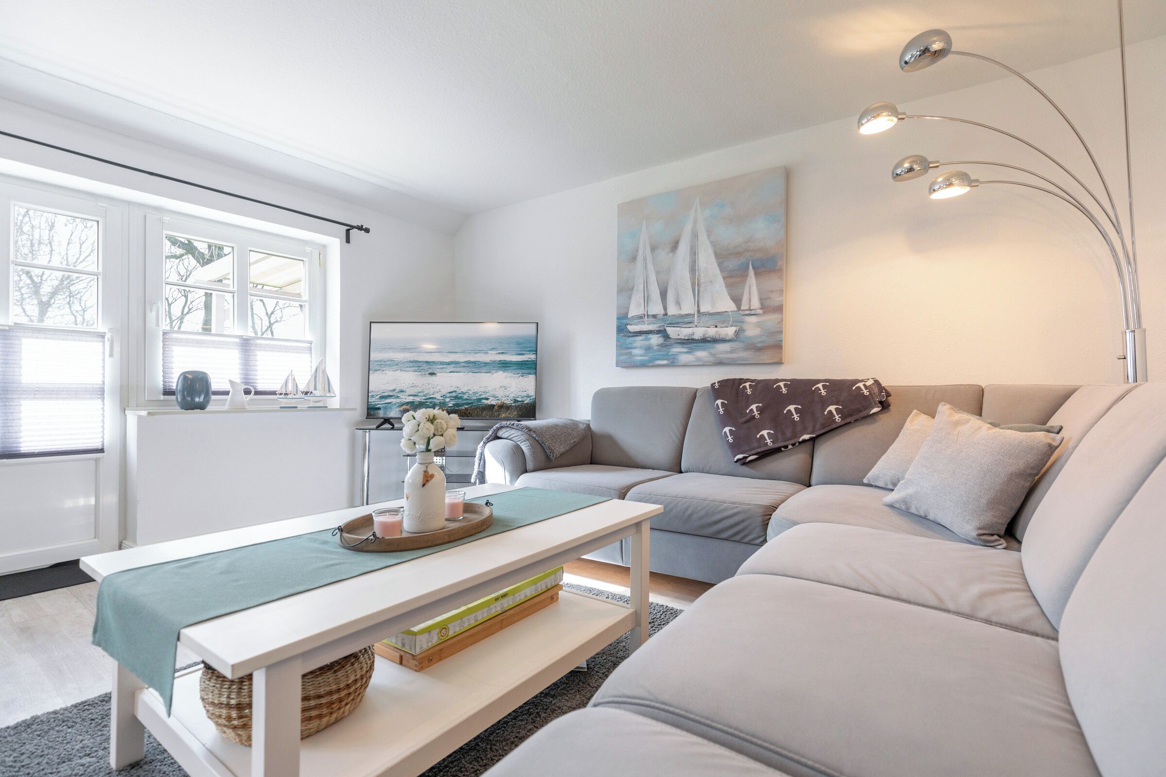 Fernseher, Bücher, Stereoanlage