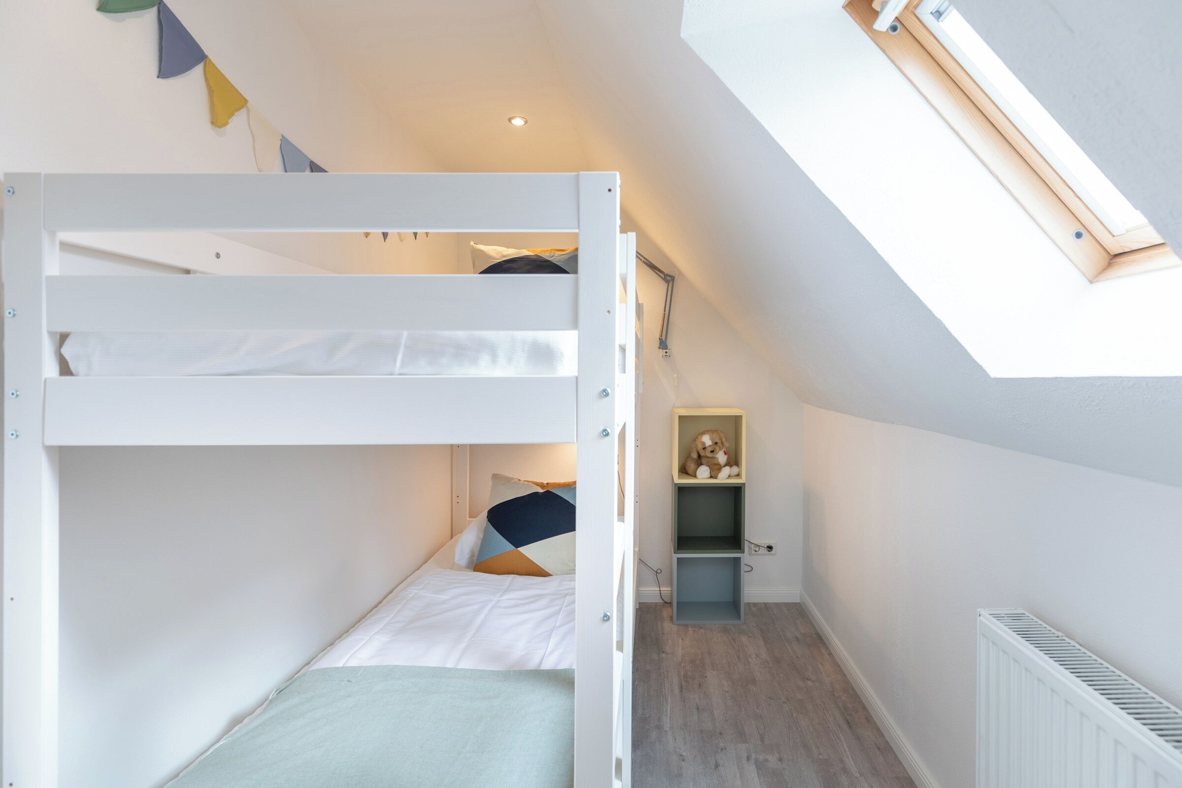 3 habitaciones, tabla de planchar con plancha y cuna de viaje 