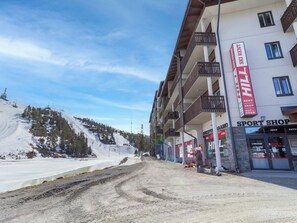 A hotel with a ski shop and outdoor door, surrounded by a snowy landscape. - Casa krogerus ruka by Interhome (Kuusamo)
