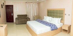 Room - Everland Hotel and Suites (Ojodu Berger)