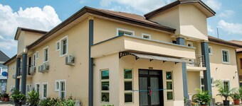 Everland Hotel and Suites