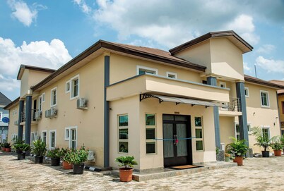 Everland Hotel and Suites