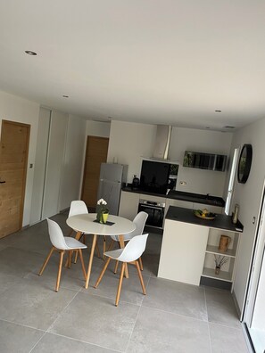 Dining - Marie & Alex Ihesa (Bidache)