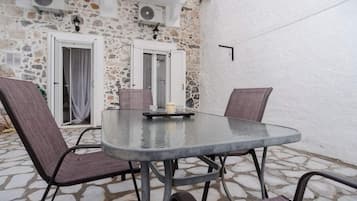 City stone houses kalymnos 2 | Terrazza/patio