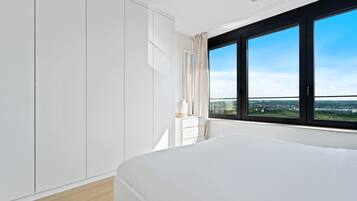 1 bedroom, desk, iron/ironing board, WiFi