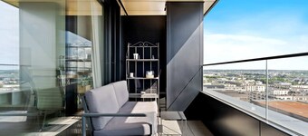 Stylish Stay in w/ Kitchen, Parking & Essentials