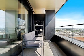 المنطقة المحيطة بالمنشأة