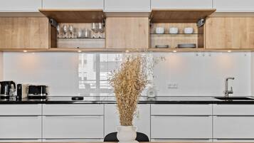 Fridge, microwave, oven, stovetop