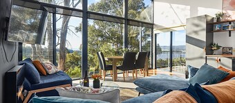 Tamar Valley Treetop Retreat with River Views