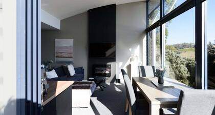 Tamar Valley Treetop Retreat with River Views