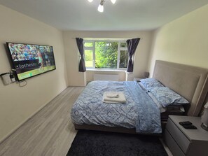 2 quartos, ferros/tábuas de passar roupa, Wi-Fi, roupa de cama