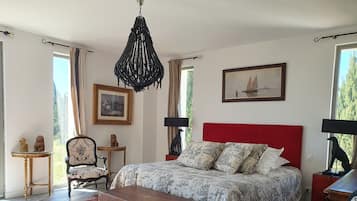 Deluxe Suite, Balcony, Park View | 1 bedroom, desk, laptop workspace, soundproofing