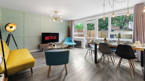 Unclassified image, 2 of 35, button - Chic, Spacious Apartment with Garden in the Heart of London (London)