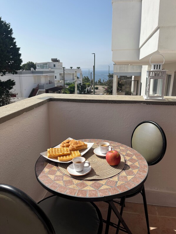 Outdoor dining - 2 Bedroom Private vacation home in Marina di Novaglie (Marina di Novaglie)