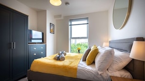 2 Schlafzimmer, Schreibtisch, Bügeleisen/Bügelbrett, WLAN