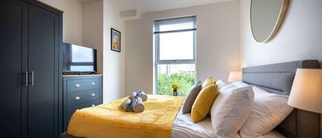 2 室のベッドルーム、デスク、アイロン / アイロン台、WiFi