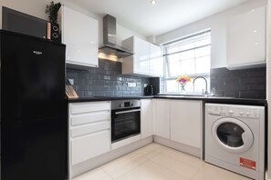 Kühlschrank, Mikrowelle, Ofen, Toaster