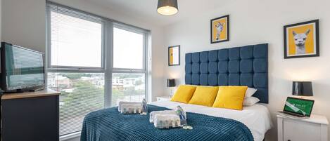 2 habitaciones, escritorio, tabla de planchar con plancha y wifi