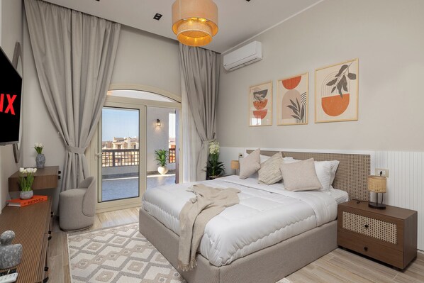 Presidential Apartment, 4 Bedrooms, Balcony, Partial Sea View