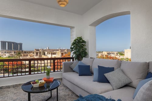 Appartement présidentiel, 4 chambres, balcon, vue partielle sur la mer | Vue du balcon