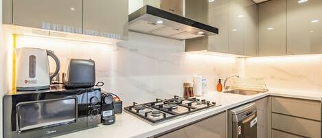 Deluxe Apartment, City View | Private kitchen