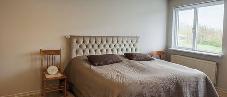 2 عدّة غرف نوم ومكواة/لوح كي وواي فاي مجانًا وملاءات أسرّة