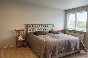 2 bedrooms, iron/ironing board, free WiFi, bed sheets - Bright and Spacious 2 Bedroom Apartment in Rvk (Reykjavik)