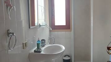 Asciugacapelli, asciugamani, carta igienica