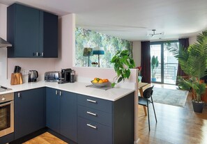 Lägenhet | Eget kök | Kylskåp, mikrovågsugn, ugn och spishäll