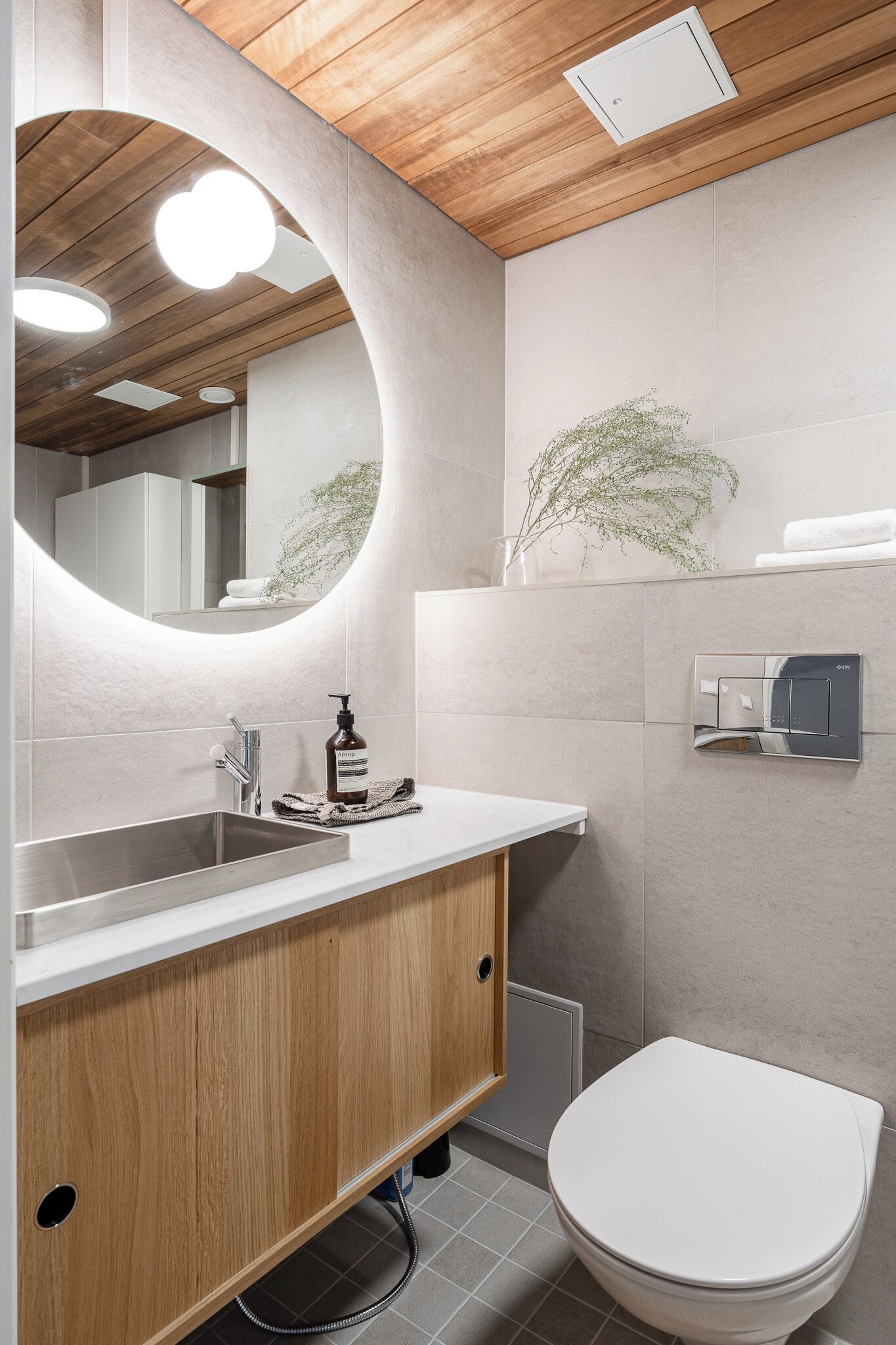 Premier Apartment, Courtyard View | Bathroom | Shower, rainfall showerhead, hair dryer, bidet