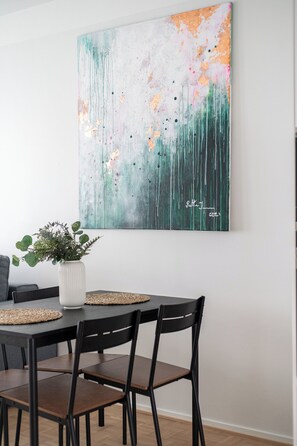Premier Apartment, Courtyard View | 3 bedrooms, premium bedding, individually decorated - Modern 3BR Apartment with Best Location (Tampere)