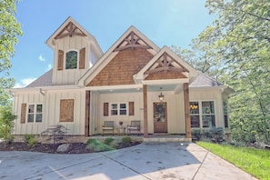Exterior - Big Oak Bungalow by Chatuge Home Concierge | Lake House · Private Dock · Hot Tub · Ping Pong · Fireplace (Hiawasee)