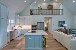 Frigorífic, microones, forn i placa de cuina 