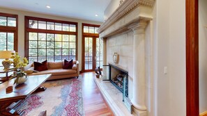 TV - Grand Hyatt|The Grand Mountain Chateau with Sweeping Views on the Cascades of Gore Creek (Vail)