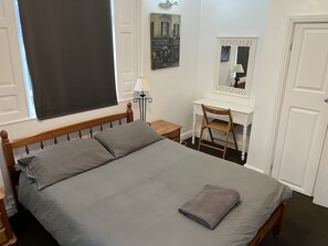 Standard-Doppelzimmer, mit Bad | Bügeleisen/Bügelbrett, kostenloses WLAN, Bettwäsche
