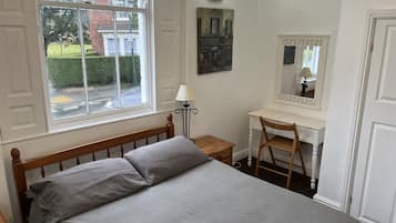 Standard Double Room, Ensuite | Iron/ironing board, free WiFi, bed sheets