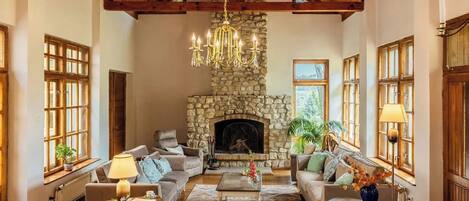 Lobby lounge