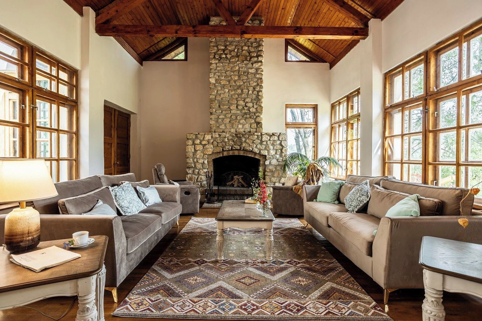 Lobby lounge