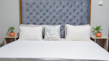 Superior Double Room | Meja, ruang kerja komputer riba, seterika/papan seterika, Wi-fi percuma
