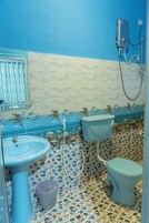 Superior Double Room | Bathroom | Shower, hair dryer, towels, soap