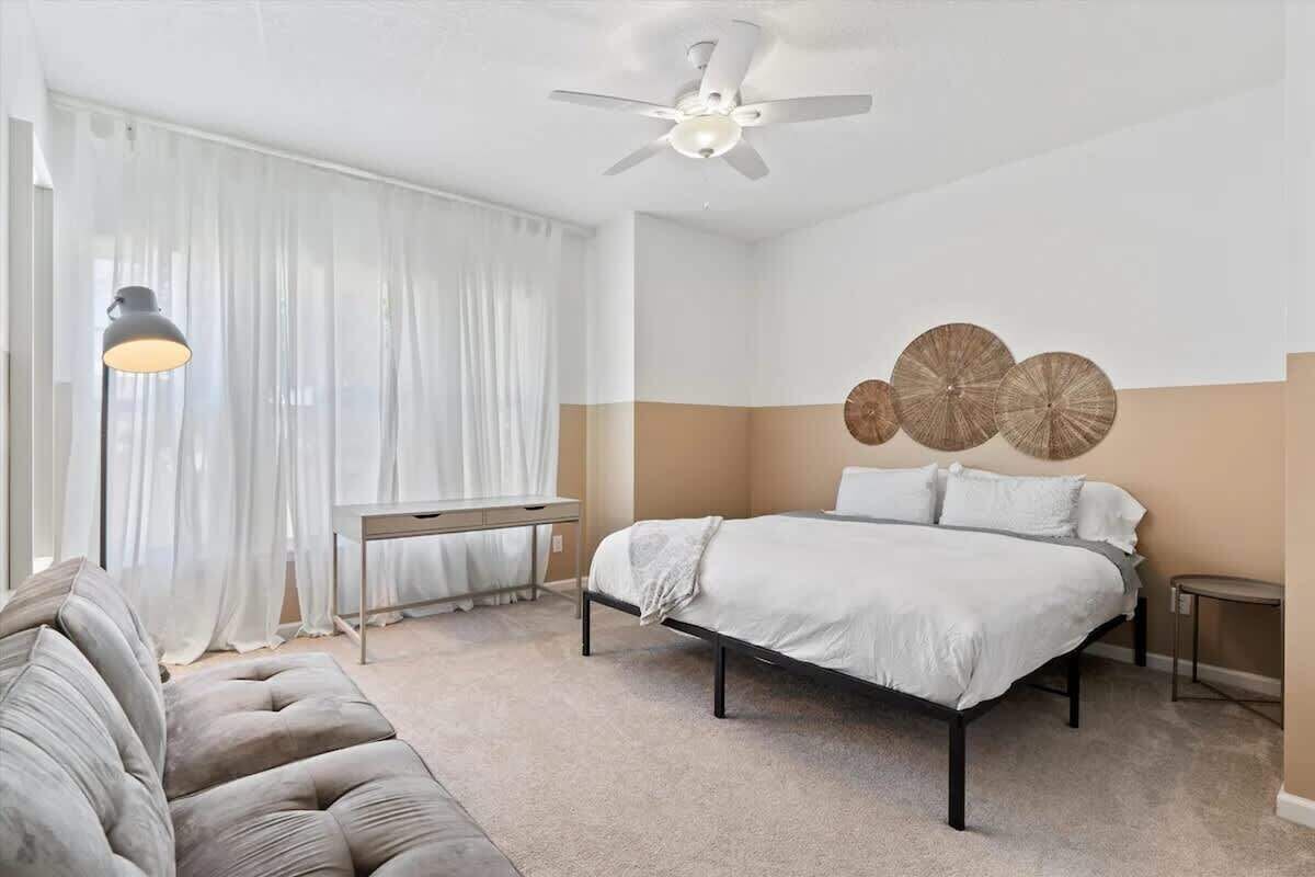 4 soverom, skrivebord, strykejern/-brett og wi-fi (inkludert)